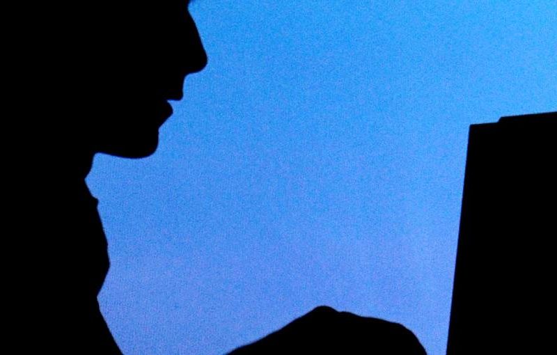 Im Internet nehmen Pädophile den Kontakt zu Kindern auf. Eltern sollten deshalb die PC-Nutzung ihrer Kinder immer im Blick behalten. (Foto: Armin Weigel/dpa)