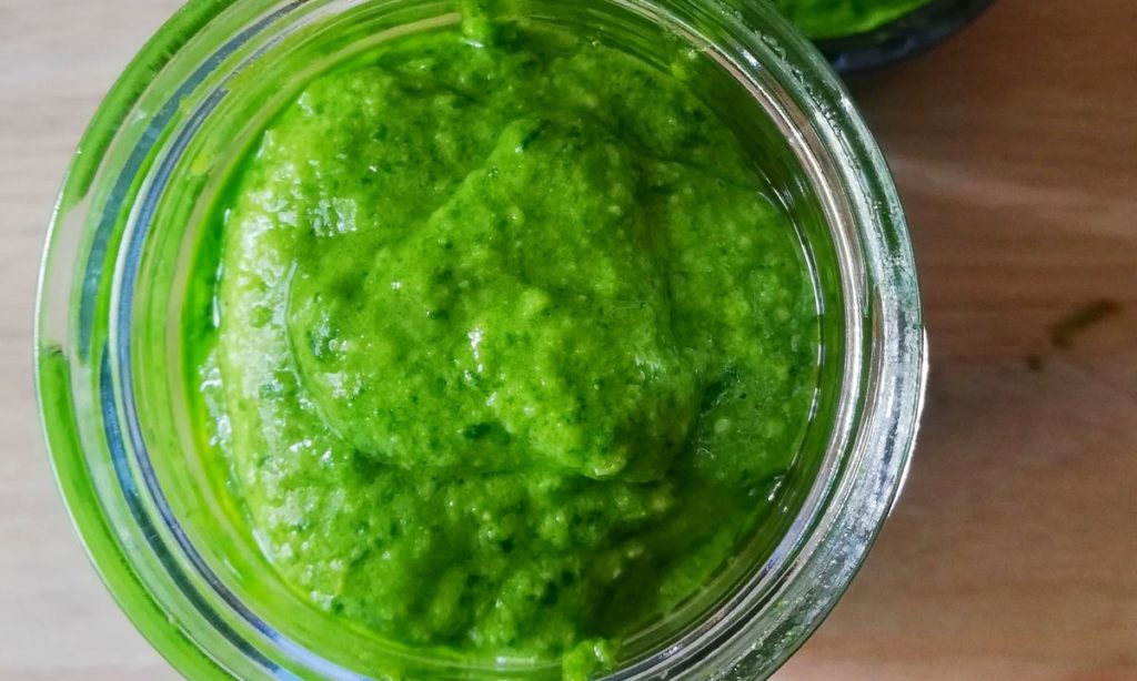 Rezept für Pesto aus Radieschen-Grün - Kruschel