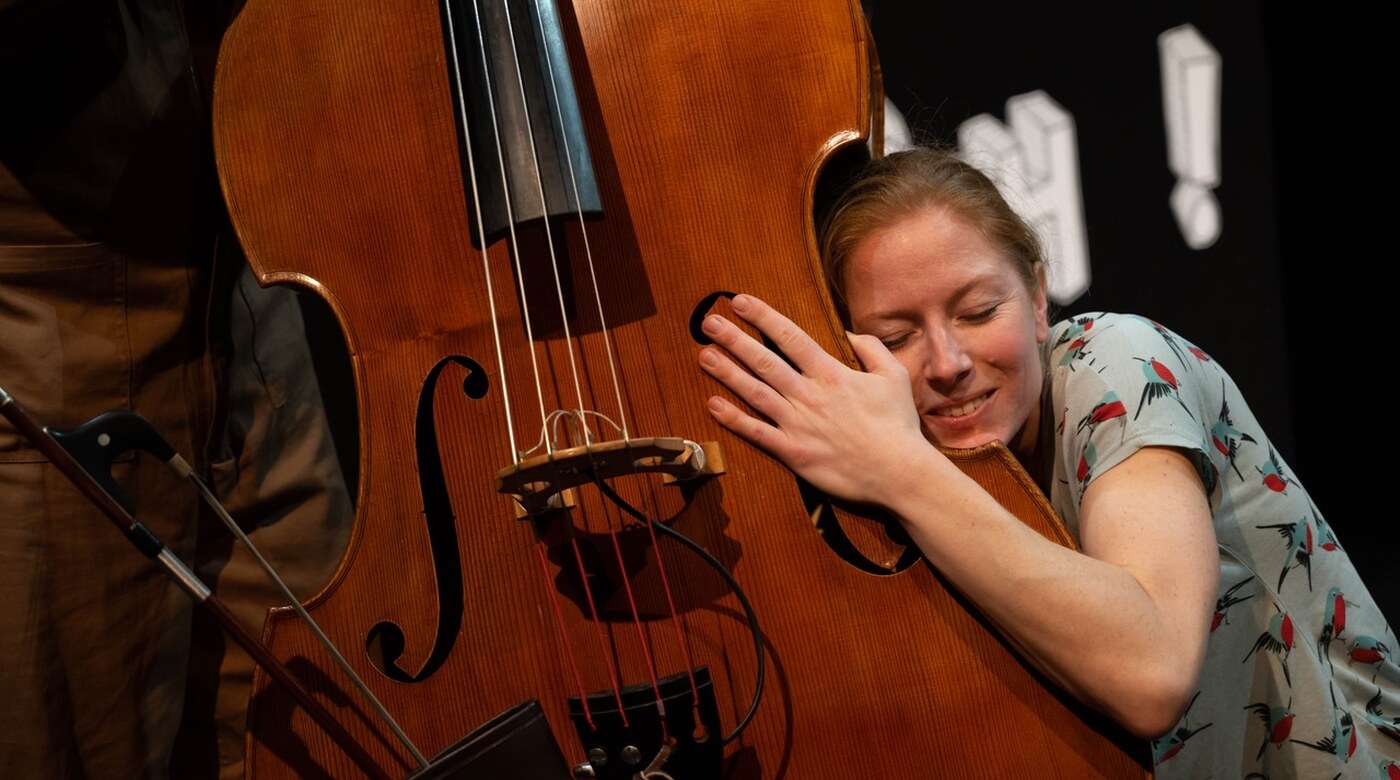 Kindertheater Hennermanns Horde Frau Kontrabass