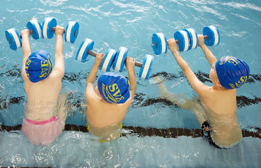 Kinder im Schwimmunterricht