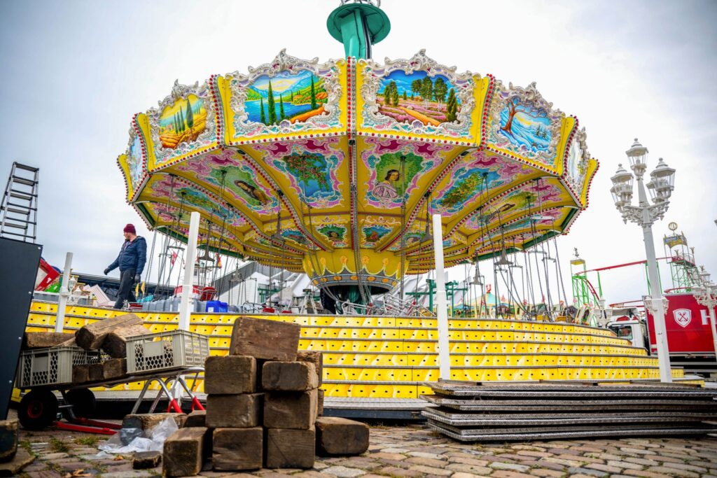 Aufbau vom 989. Bremer Freimarkt