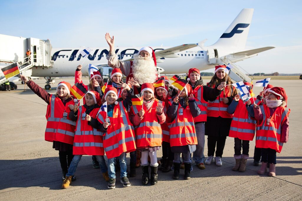 Weihnachtsmann aus Lappland landet am BER