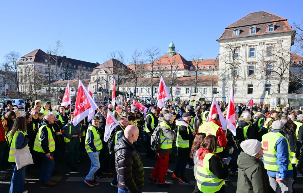 Warnstreik in Kliniken und Pflegeheimen - Berlin