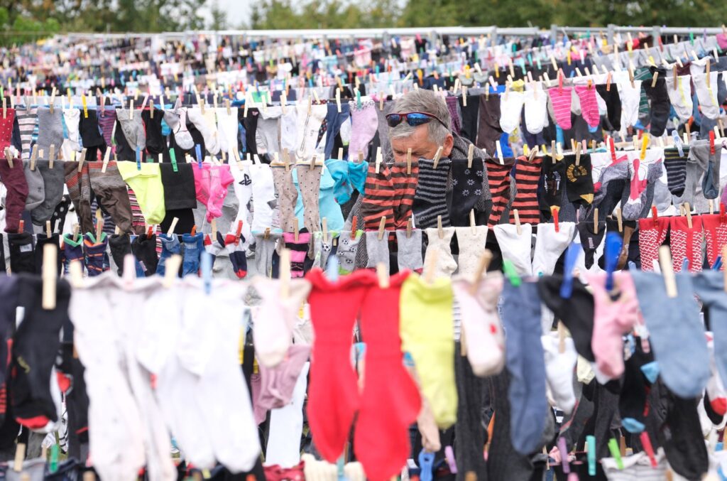 Weltrekordversuch: Längste Wäscheleine mit meisten Sockenpaaren
