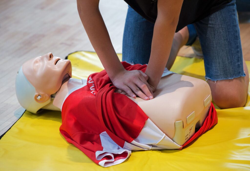 Übungen zur Reanimation an Schulen