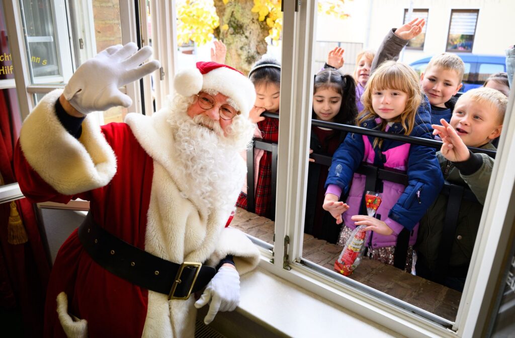 Ankunft des Weihnachtsmannes in Himmelpfort