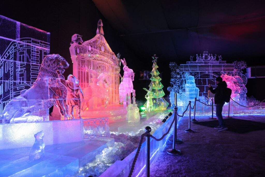 Eisskulpturenfestival in St. Petersburg