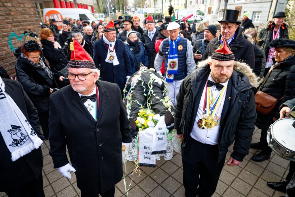 Aschermittwoch - Karnevalisten verabschieden den Karneval