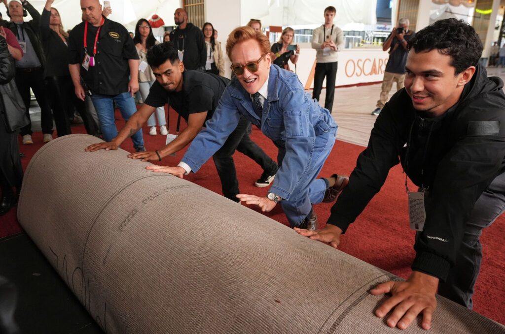 Vor der 98. Oscar-Verleihung - Ausrollen des roten Teppichs