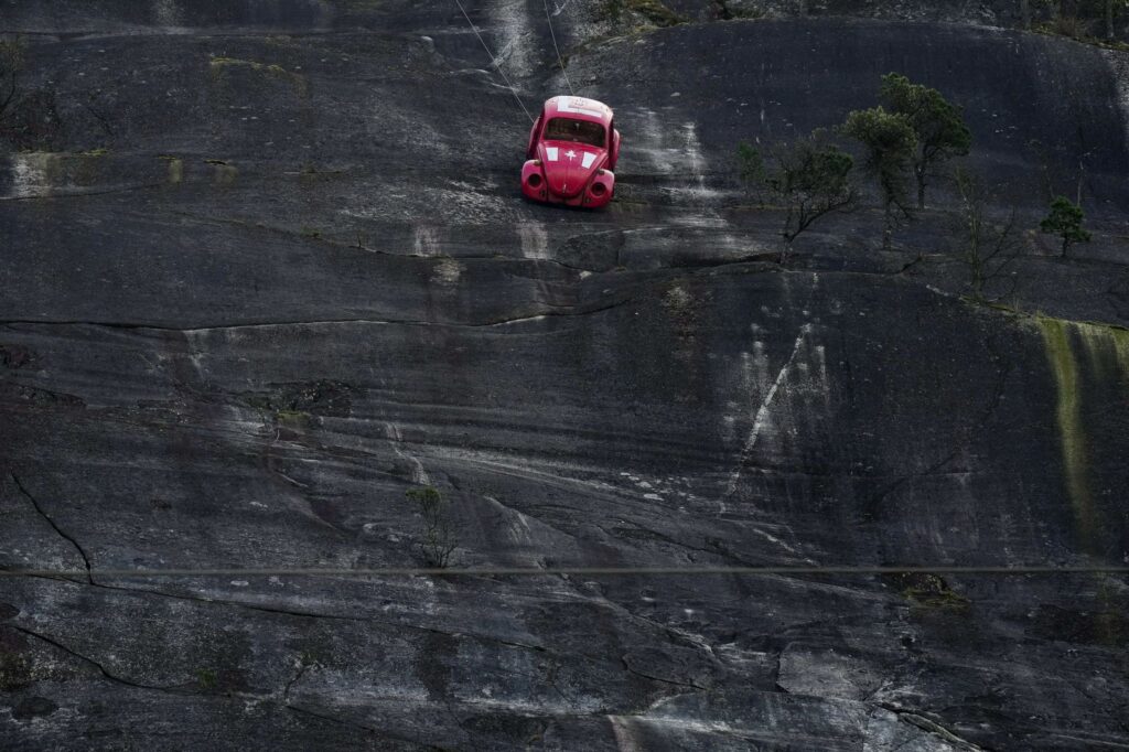 VW Käfer an Klippe in Kanada