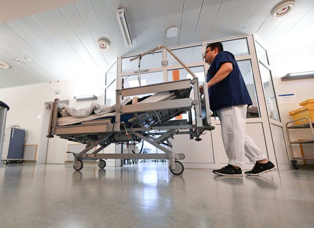 Pfleger im Krankenhaus