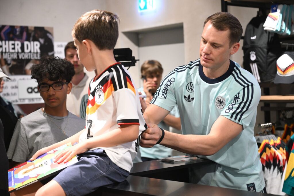 Autogrammstunde mit Manuel Neuer