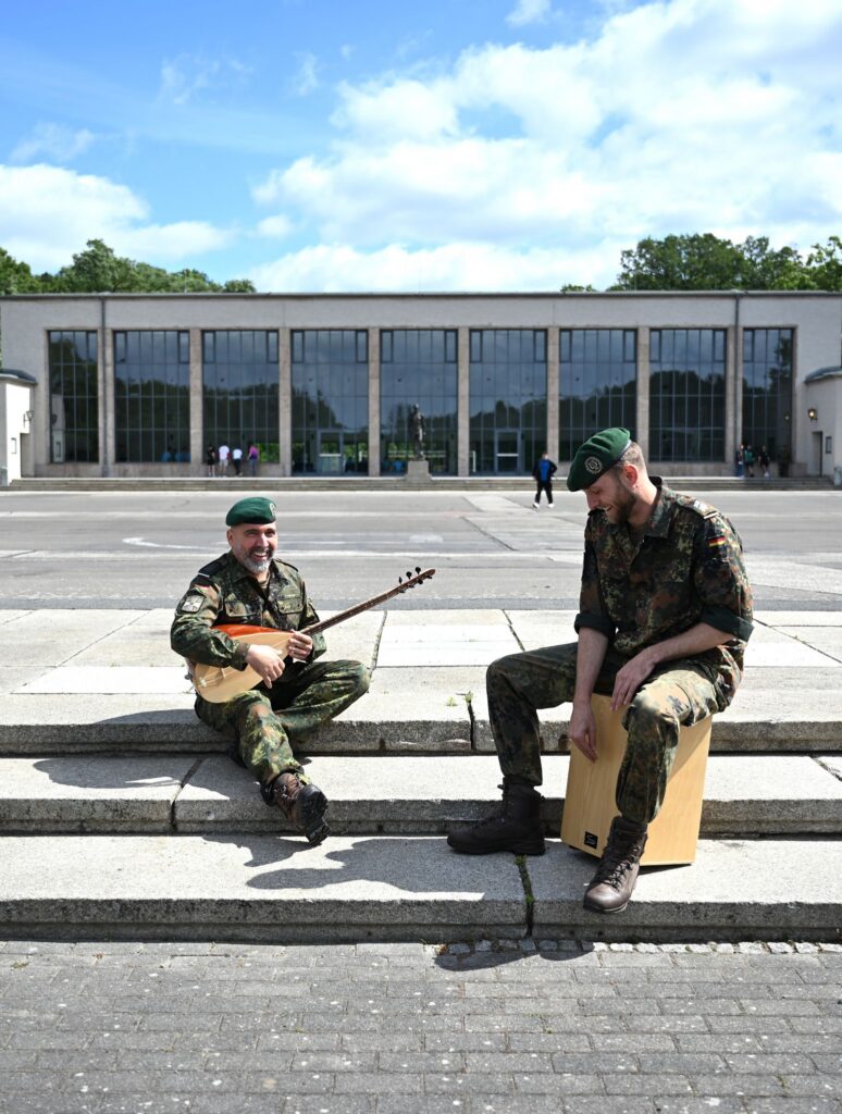 Baglama und Cajon bei der Bundeswehr