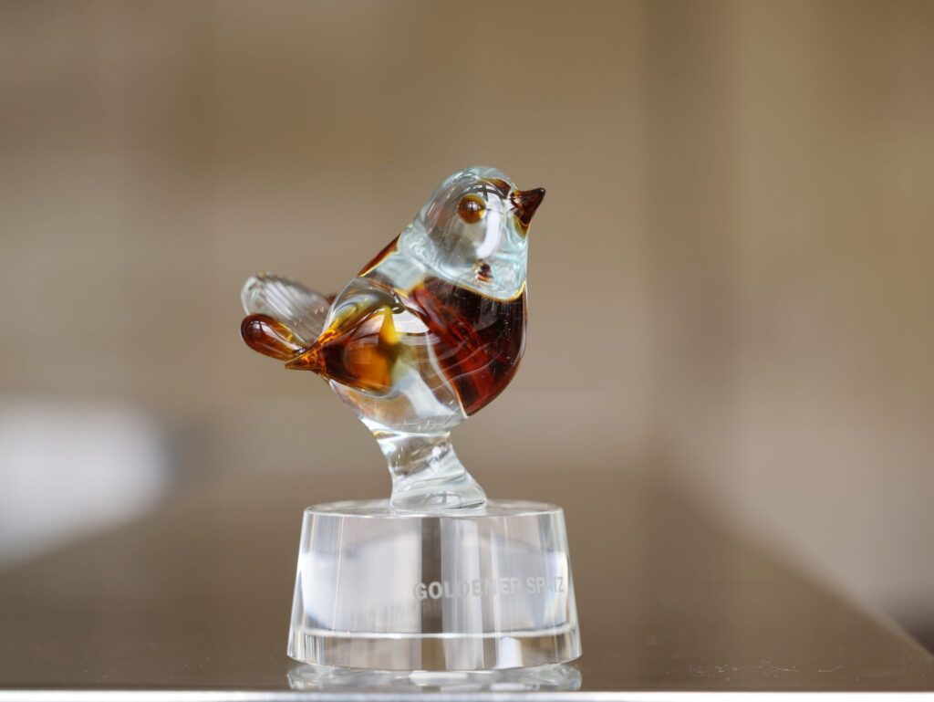 Für den Goldenen Spatz 2026 kann man sich ab jetzt bewerben.