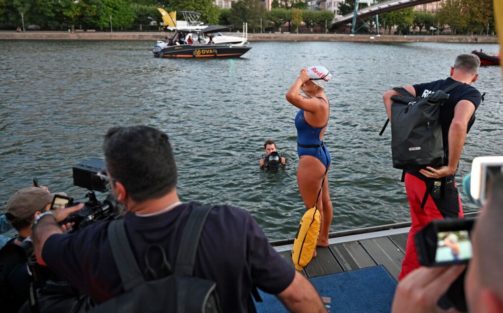 Extremschwimmerin Nathalie Pohl startet in Frankfurt am Main