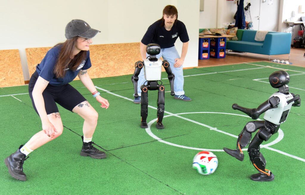 Leipzigs Roboterfußballer hoffen auf erneuten WM-Titel