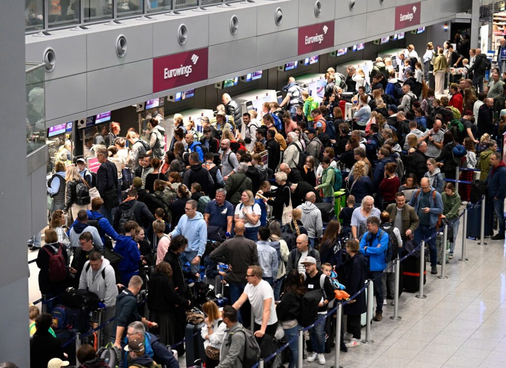 Flughafen Düsseldorf zu Ferienbeginn