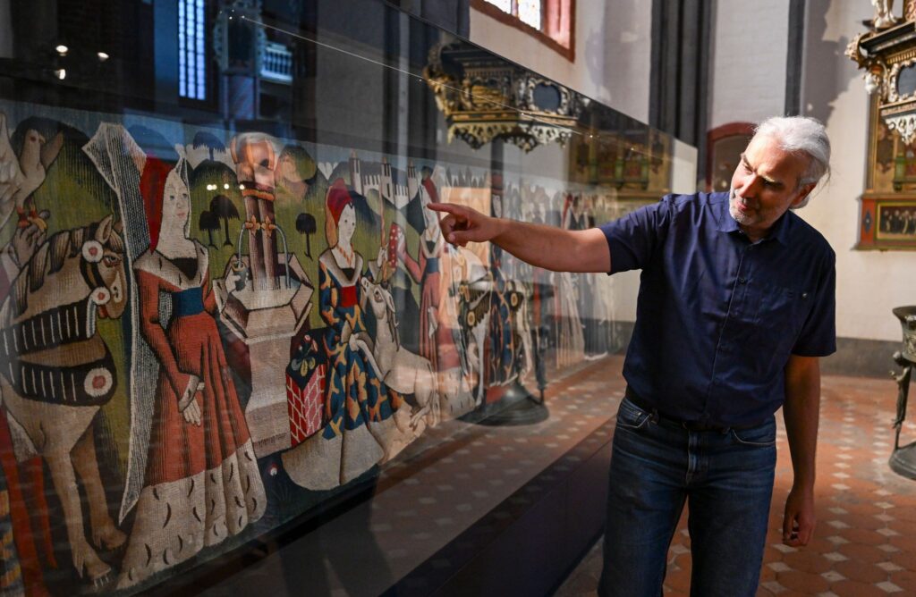 Einhornteppich in der St. Gotthardtkirche