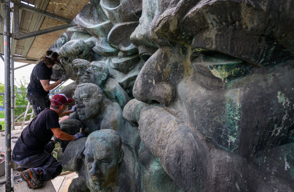 Frischekur für Leipzigs Marx-Relief