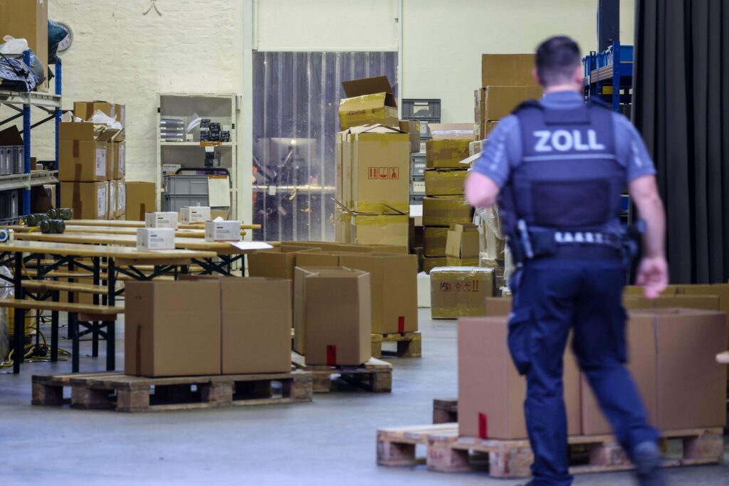 Europaweite Razzia wegen Millionenbetrugs mit Mogel-Handys