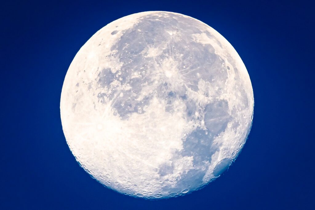 Mond über Zürich