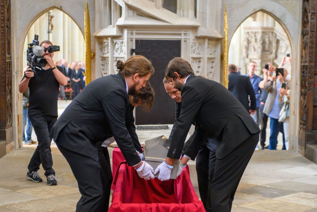Feierliche Wiederbeisetzung von Kaiser Otto dem Großen