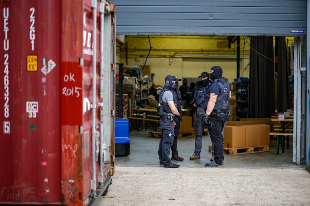 Europaweite Razzia wegen Millionenbetrugs mit Mogel-Handys