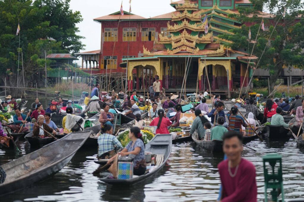 Schwimmender Markt in Myanmar